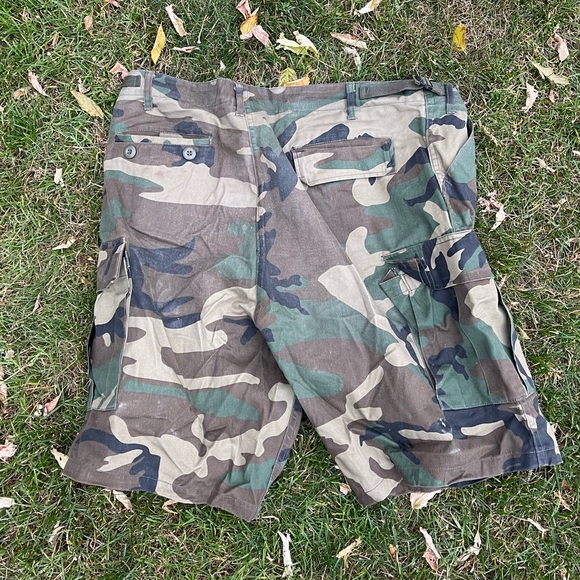 Vintage Rothco BDU camo cargo shorts size 35 - Picture 2 of 4